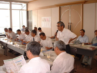 事業進捗状況の説明をする加古川土木事務所海野室長